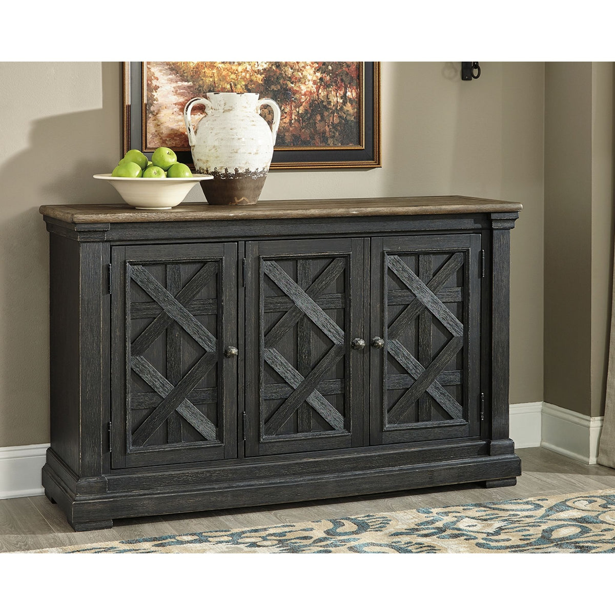 Tyler Creek Dining Server | Ashley Canada