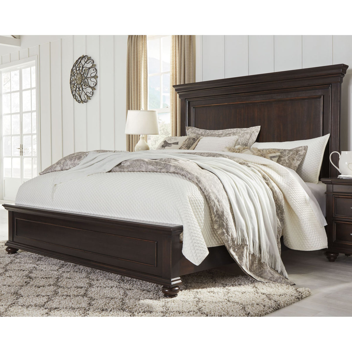 Brynhurst Piece Panel Bed Ashley Canada - Main Image
