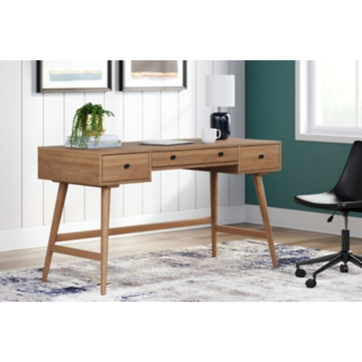 Thadamere Desk | Ashley Canada